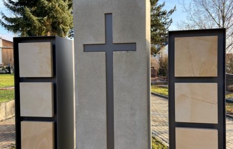 Urnenstelen Stadtallendorf (1)